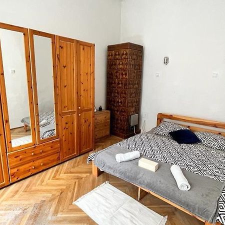 Nice Bedroom Near The Bus And Train Station Krakow Bagian luar foto