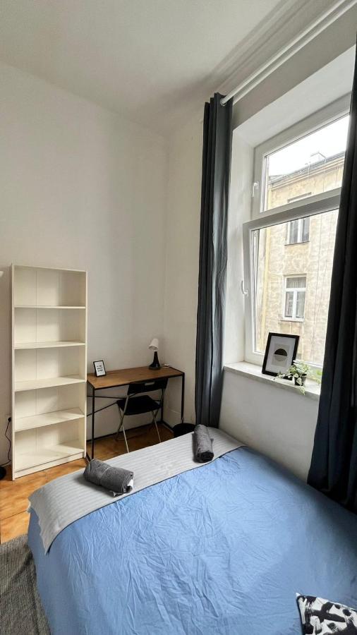 Nice Bedroom Near The Bus And Train Station Krakow Bagian luar foto