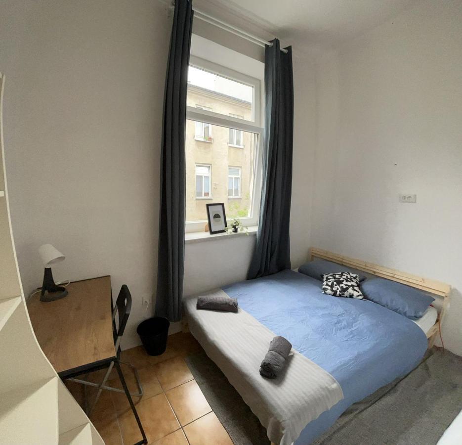 Nice Bedroom Near The Bus And Train Station Krakow Bagian luar foto